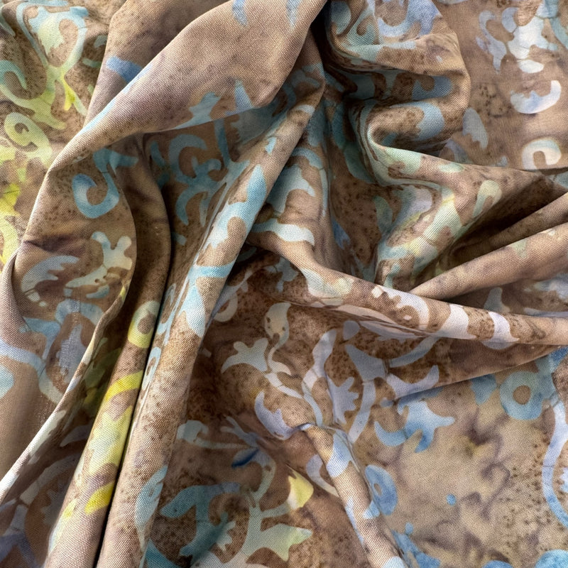 Fat quarter tela batik volutas camel azul celeste amarillo